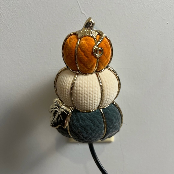 Bath & Body Works Other - Cute! Bath & Body Works STACKED PUMPKINS Wallflower Plugin Orange White Teal
